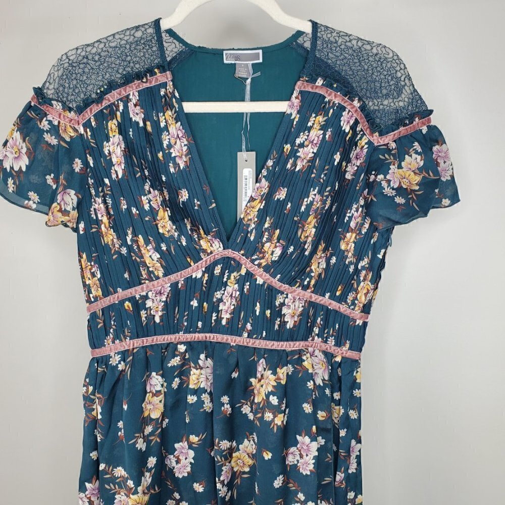 Nwt Chelsea28 Green Branching Lilies Flutter Sleeve Pleated Detail Flora — image 5 of 8